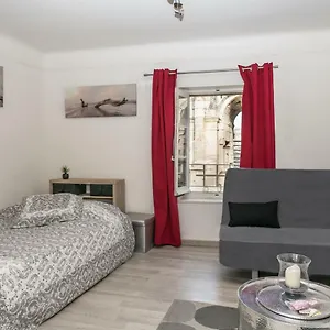 https://studio-avec-vue-sur-les-arenes.fr-provencehotel.com